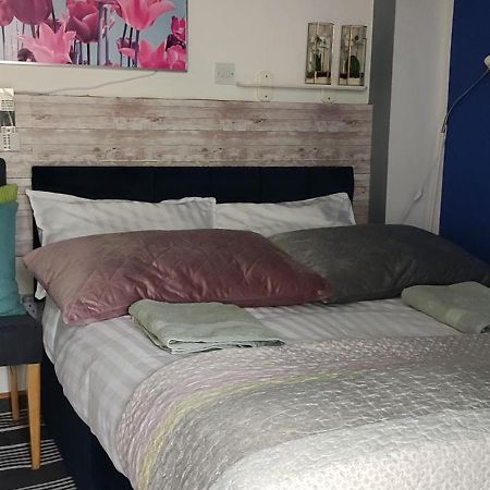 Joanna'S Studio , Key Locker By Whatsapp Own Entrance, Own Bathroom Youghal Extérieur photo